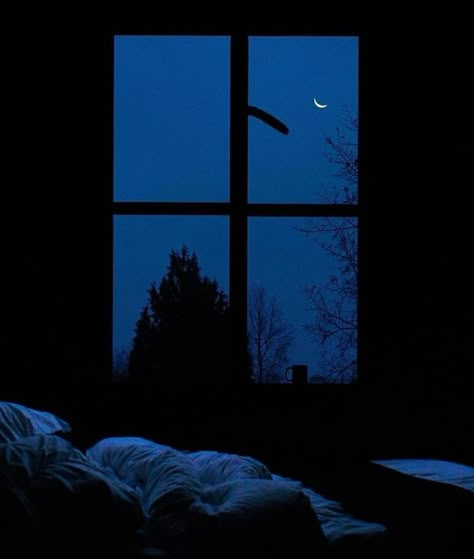 Insomnia Aesthetic, Room Aesthetic Dark, Bedroom Aesthetic Dark, Blue Hour Photography, Night Window, Blue Aesthetic Dark, Moonlight Photography, Moody Art, Photo Room