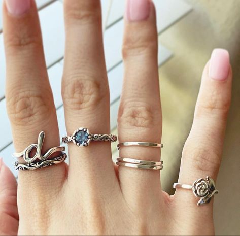 James Avery Rings, Crown Ring Princess, Gold Stacking Rings, Stacked Rings, Ring Stacks, Rings Stacking, Arrow Ring, Heart Keyring, Daisy Ring