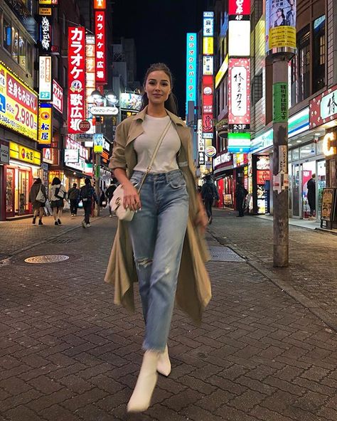 ye Tokyo! Had so much fun here 🖤 @grlfrnd_denim @revolve #revolvearoundtheworl Hong Kong Winter Outfit, Hong Kong Street Fashion, Hongkong Outfit, Hong Kong Street, Japan Outfits, December Outfits, Japan Fashion Street, Insta Outfits, Cold Weather Outfit