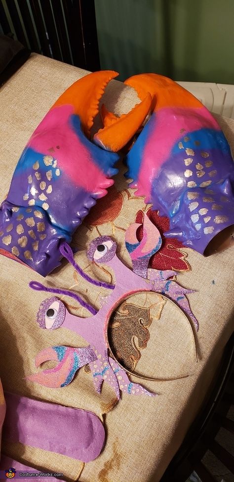 Nicole: This year my daughter wanted to be Tamatoa from Moana. She loves the song Shiny! THere wasnt much online for ordering a costume so I went to Hobby Lobby for... Tamatoa Costume Moana, Costumes For Family Of 3, Tamatoa Costume, Gold Glitter Spray Paint, Maui's Hook, Mermaid Tea Party, Costumes For Family, Ghouls Ghost, Creative Costume Ideas