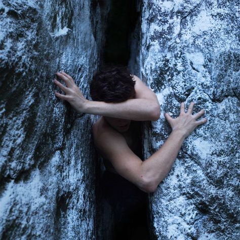 Arthurs's super strength... Ben Zank, Queen Of Shadows, Dorian Havilliard, Surreal Portrait, Throne Of Glass, Story Inspiration, Book Inspiration, The Last Airbender, Writing Inspiration