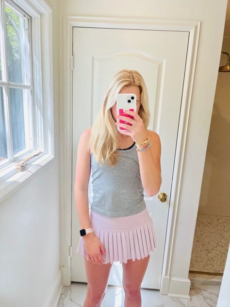 Preppy Outfits Gold Hinge, Gold Hinge Skirt Outfit Ideas, Gold Hinge Outfit, Gold Hinge Skirt Outfit Preppy, Gold Hinge Skirt Outfit, Lulu Skirt Outfit, Preppy Kid, Athletic Outfit Ideas, Gold Hinge Skirt