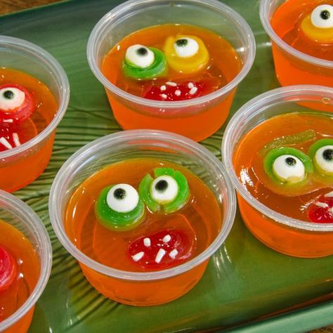 Jelly Monsters. The perfect combo of silly and sweet. #DIY #Halloween #Jelloshots Halloween Diy Kids, Halloween Jello Shots, Scary Halloween Food, Recetas Halloween, Dulces Halloween, Alcoholic Desserts, Monster Birthday Parties, Jello Shots, Halloween Food For Party