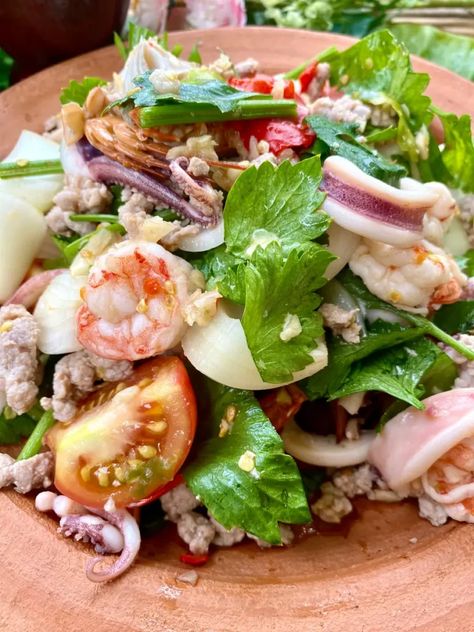 Thai Seafood Salad, Air Fryer Recipes Chicken Wings, Thai Seafood, Thai Appetizer, Salad With Shrimp, Sea Food Salad Recipes, Favorite Pasta Recipes, Malaysian Cuisine, Tom Yum