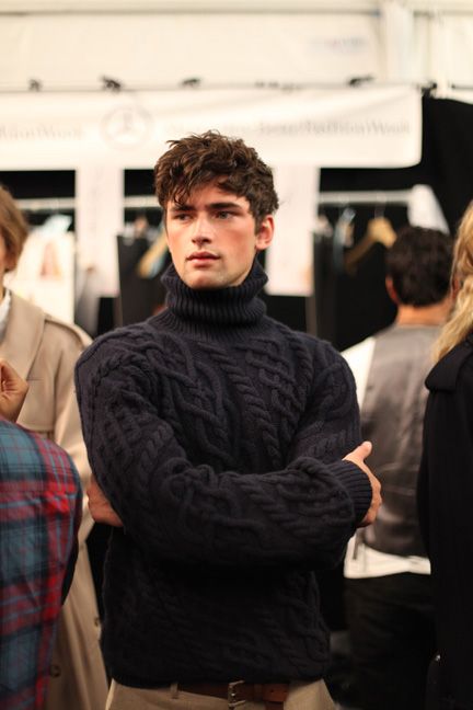 Irish knit - love the tradition Sean O'pry, Knit Men, Sharp Dressed Man, Well Dressed Men, Knitwear Men, Men's Knit, Gentleman Style, 가을 패션, Men Looks