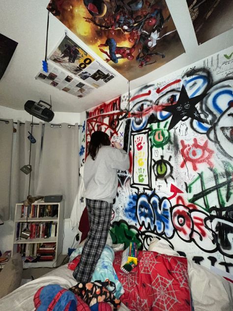 Graffiti Room Ideas Bedrooms Street Art, Room Ideas Street Style, Graffiti Room Ideas, Graffiti Bedroom Ideas, Skate Room, Accent Wall Trends, Skater Room, Street Style Room, Graffiti Bedroom