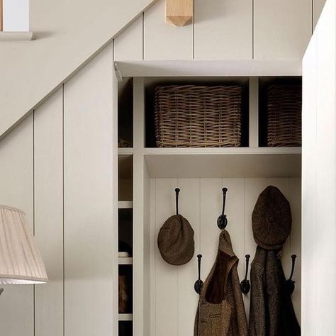 Modern Country Decor on Instagram: "Contemporary country charm ✔️ Dreamy basket storage ✔️ Perfect design ✔️ This under the stairs cloakroom/bootroom is part of @simshilditch latest project in the Cotswolds and it’s blooming stunning. I’ll take one of these for my house please. What do you think? . . . . . . . . #bootroom #underthestairs #cloakroom #basketstorage #consoletable #moderncountryliving #moderncountryinteriors #cotswolds #cotswoldinteriors #cotswoldlife #cotswoldhome #cotswoldstyl Sims Hilditch, Modern Country Decor, Modern Country Living, Cotswold Stone, Under The Stairs, Country Interior, Basket Storage, Room Shelves, Boot Room