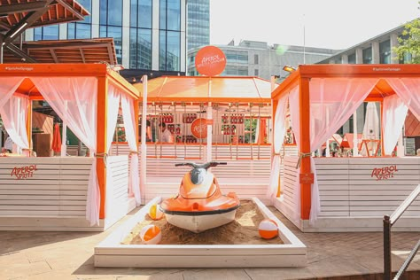 Aperol hosts bar pop-up to bring a slice of Italian beach culture to UK The Persuaders, Brand Activation Ideas, Italian Beaches, Retail Space Design, Pop Up Bar, Miller High Life, Carnival Theme, Beach Events, Diy Furniture Bedroom