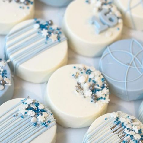 Lauren | SweetsbySmooches 🍭 on Instagram Sweet 16 Winter, Cake Pop Designs, Chocolate Covered Pretzel Rods, Blue Cookies, Blue Desserts, Chocolate Covered Treats, Wedding Treats, Baby Shower Desserts, Blue Chocolate