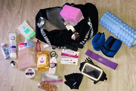 WHAT’S IN MY GYM BAG!? Beauty, Snacks & Essentials – All things MERAKI Jump Rope Routine, Gym Showers, Shower Bag, Muscle Milk, Shower Essentials, Womens Gym Bag, Gym Bag Essentials, Dairy Free Cookies, Protein Shaker Bottle