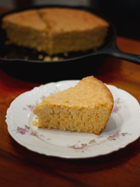 The Best Sourdough Cornbread (with Recipe Video) - Cosmopolitan Cornbread Masa Harina Cornbread, Cast Iron Skillet Cornbread, Iron Skillet Cornbread, Buttermilk Cornbread, Skillet Cornbread, Southern Cornbread, Sugar Free Diet, Corn Bread Recipe, Iron Skillet