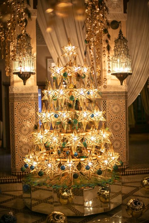 Christmas tree made from hundreds of stars #chirstmastree #christmas #royalmansour #marrakech #morocco Moroccan Christmas, Travel Morroco, Xmas Around The World, End Of December, Traditional Colonial, Santa's Workshop, Winter Sky, Colonial Christmas, Christmas Around The World