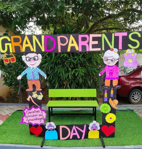 Grand Parents Day Selfie Corner, Grandparents Day Celebration Ideas, Grandparents Day Board Decoration, Grand Parents Day Decoration In School, Grandparents Day Decorations For School, Grandparents Day Photo Booth, Grandparents Day Ideas For School, School Decorations Diy, Grand Parents Day