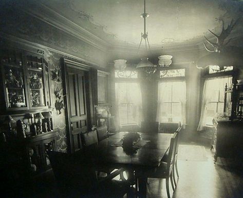 "Dining room 1880's" 1910s Dining Room, Edwardian Decor, Edwardian Interiors, Gothic Victorian Homes, Study Interior, Victorian Rooms, Background Study, Victorian Photography, Victorian Home Interior