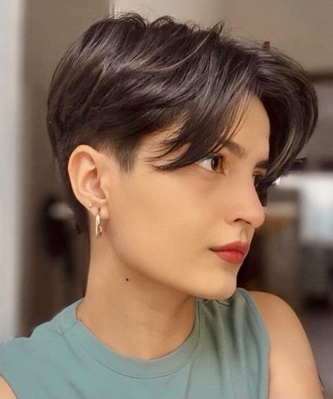 Tomboy Haircut, Androgynous Hair, Short Hair Tomboy, Really Short Hair, Short Hair Undercut, Hair Inspiration Short, Very Short Hair, Short Pixie Haircuts, Undercut Hairstyles