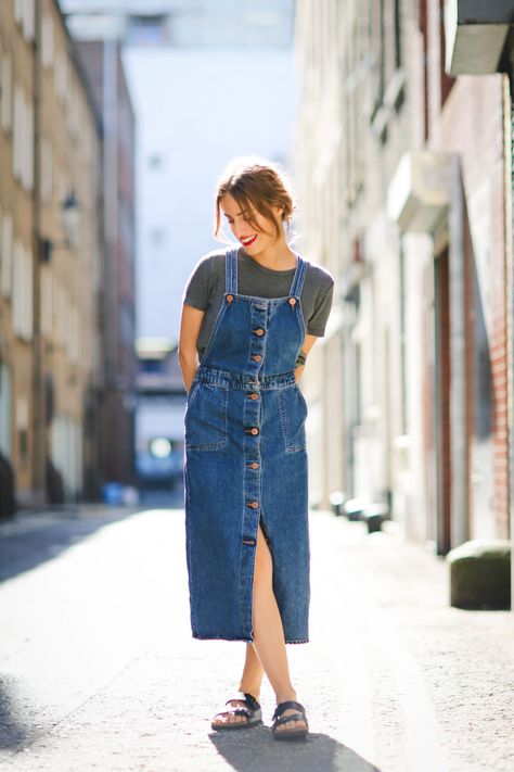 Dangree Dress, Long Denim Skirt Outfits, Skirt Outfits For Women, Jumper Dress Outfit, Modest Chic, Fav Outfit, Fashion Dresses For Women, Skirt For Work, It Professional