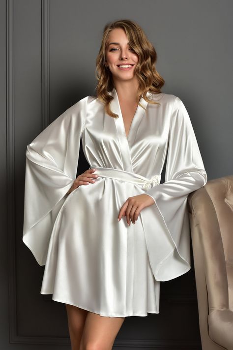 Elegant Robes For Women, Wedding Robe For Bride Bridesmaid Gifts, Bride Robdoshambr, Brides Robes, Ivory Bridal Party, Bride Robe Getting Ready, Wedding Robes Getting Ready, Wedding Robes For Bride, Bridal Robe Getting Ready