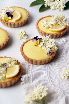 Vegetarian Pie, Vegan Tarts, Lemon Tarts, Lemon Tart Recipe, Mini Torte, Healthier Desserts, Vegan Cake Recipes, Herbal Recipes, Mini Tart