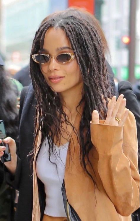 #zoëkravitz Zoe Kravitz Braids, Zoe Kravitz Style, Zoe Isabella Kravitz, Zoë Kravitz, Zoe Kravitz, Hair Crush, High Fidelity, Locs Hairstyles, It Girls