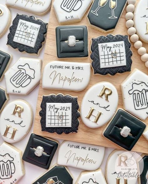 Ring Box Cookie, Wedding Date Cookies, Engagement Cookies Ideas, Engagement Sugar Cookies, Engagement Ring Cookies, Proposal Cookies, Engagement Party Cookies, Ring Cookies, Fun Engagement Party