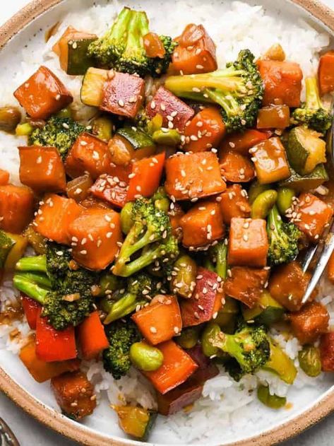 SWEET POTATO STIR FRY STORY Potato Stir Fry, Sweet Potato Stir Fry, Easy Vegetarian Dinner, Potato Onion, Cooking Sweet Potatoes, Chicken Broccoli, Stir Fry Recipes, Tofu Recipes, Sweet Potato Recipes