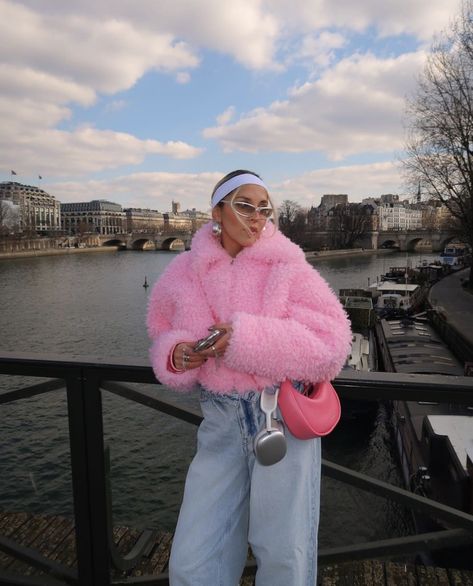 Pink Fur Outfit, Pink Fur Coat Outfit, Sofia Coelho, Fur Outfit, Pink Fur Coat, Winter Fashion Outfits Casual, Pastel Outfit, Pink Fur, The Attico