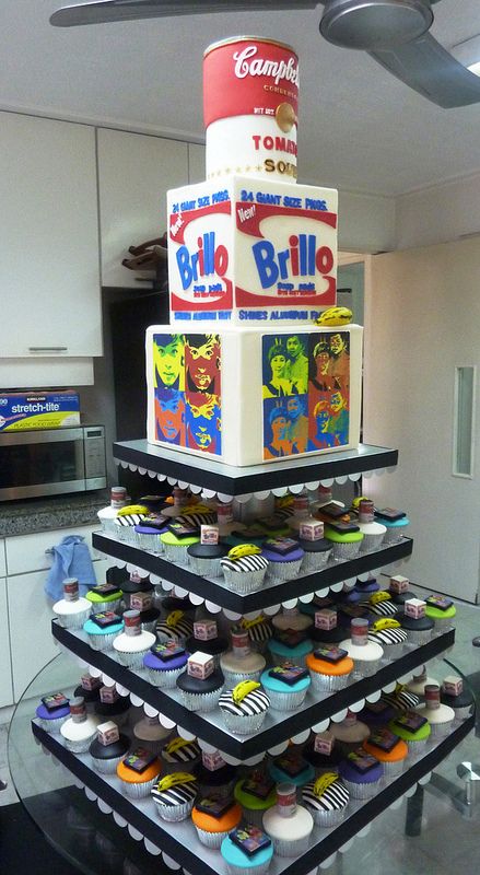 More birthday cake ideas for someone to make me. andy warhol cupcake tower Patty Cakes, Art Themed Party, Disco Bar, Andy Warhol Pop Art, Art Cakes, Food Inspired, Fun Cakes, Vintage Cake Stands, Cupcake Tower