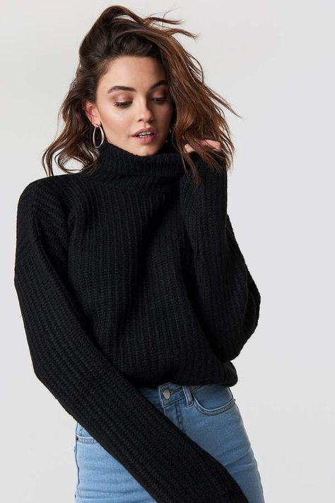 Turtul Neck, Black Turtleneck Jumper Outfit, Turtle Neck Sweatshirt Outfit, Black Turtle Neck Sweater Outfit, Turtle Neck Poses, Sagada Outfit, Neck Poses, Casual Black Knit Turtleneck, Turtle Neck Outfit Women Casual