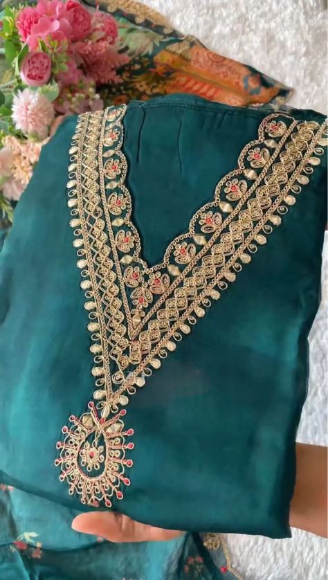 💫💫pf💫💫 *TRENDING DESIGNER TOP ORGENZA WITH PAPER CORDING SEQUENCE WORK WITH PANT AND DUPATTA LG* *RATE: 1099* *FABRIC DETAILS:-* *#TOP FABRICS* : ORGANZA WITH WORK # WORK : CORDING SEQUENCE WITH PAPER EMBROIDERY WORK #INNER : MICRO COTTON #HEIGHT : 40”inch *#TOP SIZE :M-38” ,L-40” ,XL-42” ,XXL-44”* *PANT DETAIL* # FABRICS : ORGENZA *#PANT SIZE : FREE SIZE #EIGHT : 39”inch Khadi Kurti, Fancy Suit, Latest Kurti, Hand Beaded Embroidery, Designer Top, Paper Embroidery, Sequence Work, Handwork Embroidery Design, Embroidery Designs Fashion