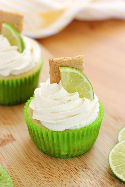 These fluffy Key Lime Cupcakes are a summer favorite! Made with a graham cracker crust and topped with a lime filled cupcake that is out of this world delicious. The secret is in the filling! Fluffy Vanilla Cupcake Recipe, Key Lime Pie Cupcakes, Buttermilk Cupcakes, Key Lime Cupcakes, Lime Cupcakes, Chicory Recipe, Lime Desserts, Chocolate Chip Cupcakes, Vanilla Cupcake Recipe