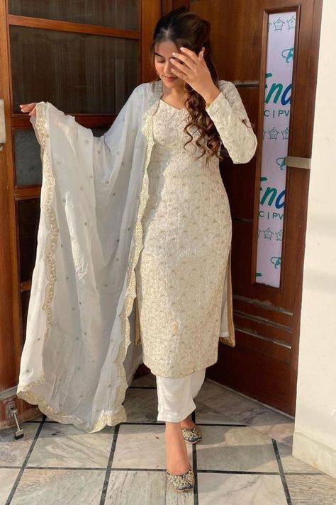 Long Skirt Top Designs, Simple Indian Suits, Muslim Women Clothing, Simple Kurti, Clothing Pattern Design, Kurti Sets, Gym Pictures, Cute Dresses For Party, Fancy Sarees Party Wear