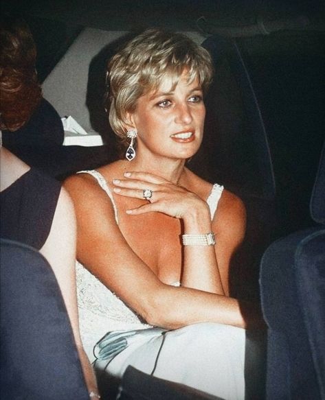 Prins William, Princess Diana Fashion, Prins Harry, Princess Diana Family, Princess Diana Photos, Princess Diana Pictures, Prinz Harry, Princes Diana, Diana Fashion