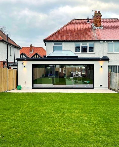 This flat roofed extension looks so good with our Virtually Frameless Rooflight and Roof Lantern. The 20mm slim frames add an ultra contemporary look and allow the best views onto the garden, all year long. ⁠ ⁠ We are based in Buckinghamshire but work nationwide, so get in touch if you would like to find out more about our products!⁠ Kitchen Extension With Roof Lantern, Extension Roof Ideas, Lantern Roof Extension, Rear Extension Ideas, Single Storey Rear Extension, Frameless Sliding Doors, Flat Roof Extension, Contemporary Garden Rooms, House Makeovers