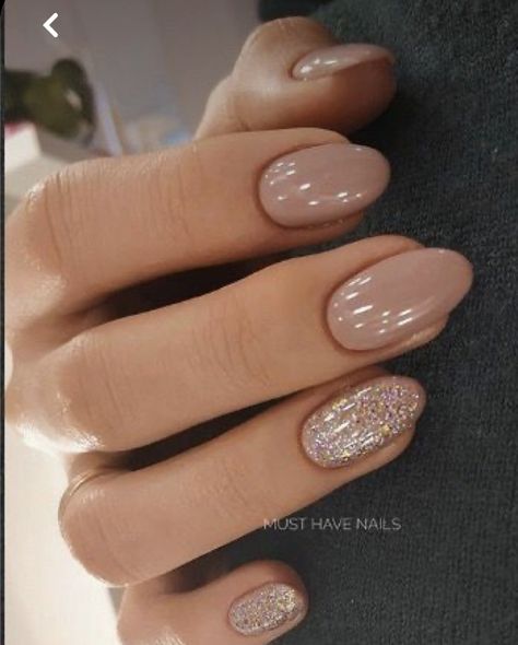 Bridesmaids Nails, Kutek Disney, Matte Nail, Oval Nails, Neutral Nails, Dipped Nails, Nail Art Ideas, Glitter Nail Art, Chic Nails