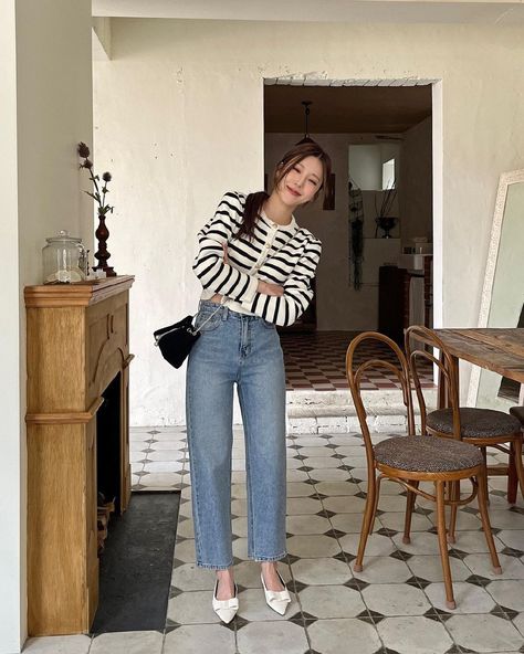 Stripes Cardigan Outfit, Mid Size Office Outfits, Striped Cardigan Outfit, Stripe Cardigan Outfit, Neat Casual Outfits, Modest Casual Outfits, Casual Work Outfits Women, Style Parisienne, Cardigan Outfit