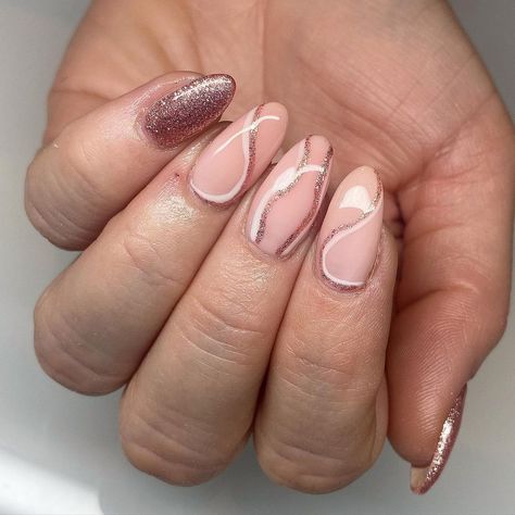 Rose Gold Sparkle Nails, Nail Art Rose, Gold Sparkle Nails, Nails Rose Gold, Shorter Nails, Rose Gold Highlights, Nails Rose, Rose Gold Bridesmaid, Bridesmaids Nails