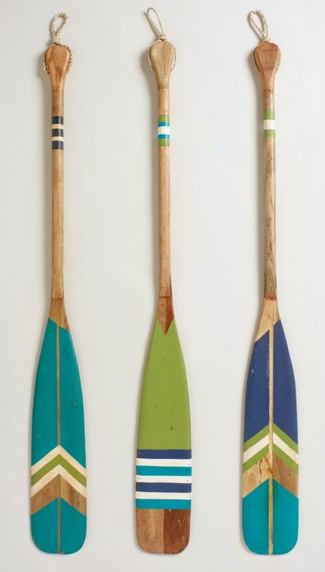 Decorative Oars for the Wall: http://www.completely-coastal.com/2016/03/decorative-oars.html Ad-oar-able oars, painted in all kinds of ways. Painted Oars, Paddle Decor, Deco Surf, Oar Decor, Painted Paddles, Don Pedro, Boat Oars, Canoe Paddle, Lake Decor