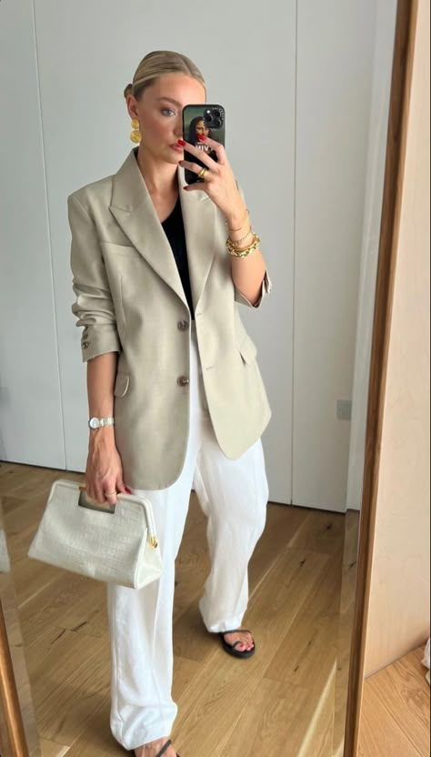 Linen Blazer Outfit Women, Linen Blazer Outfit, Best Outfits For Women, Lydia Tomlinson, Travel Looks, Smart Casual Women, Best Blazer, Blazer Outfits For Women, Minimalist Outfits