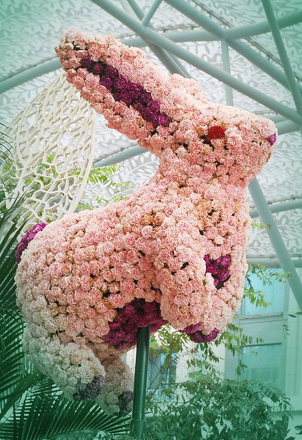 Topiary Animals, Floral Sculptures, Chinese Zodiac Rabbit, Zodiac Rabbit, Floral Sculpture, Flower Sculpture, Design Shapes, Topiary Garden, Air Dry Clay Projects