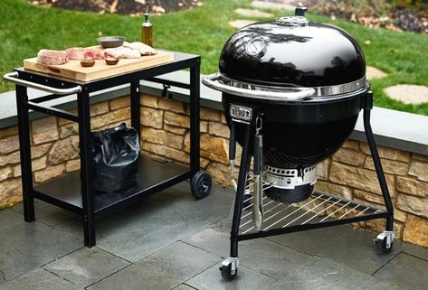 The Weber Summit E6 offers dual-walled insulation and efficient cooking design. How does this new entry from the famous BBQ brand compare to other Kamado-style grills? Bbq Brands, Weber Kettle, Gourmet Bbq, Pellet Grills Smokers, Grill Chicken, Cooking Design, Kettle Grills, Kamado Grill, Backyard Grilling