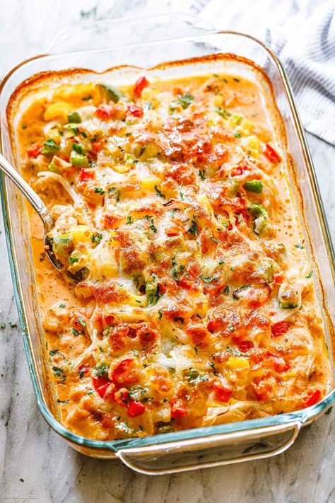 Creamy Baked Fajita Chicken Casserole - #chicken #casserole #recipe #eatwell101 - This creamy chicken fajita casserole is nourishing and packs a punch of flavor. We just know y’all are going to love it! - #recipe by #eatwell101 Spinach Puffs, Fajita Casserole, Panini Recipes Chicken, Alfredo Bake, Braised Chicken Breast, Fajita Chicken, Chicken Fajita Casserole, Baked Chicken Fajitas, Casserole Chicken