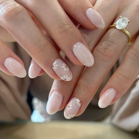 Milky Nails, Subtle Nails, Simple Gel Nails, Casual Nails, Cute Gel Nails, Bride Nails, Short Acrylic Nails Designs, Oval Nails, Neutral Nails