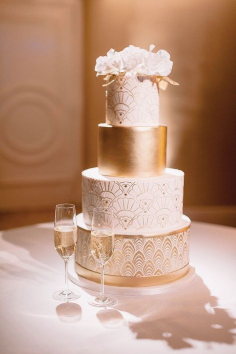 White & Gold Art Deco Wedding Cake Classic Hollywood Wedding Theme, Hollywood Glam Wedding Cake, Art Deco Glam Wedding, Old Hollywood Glam Wedding Cake, Art Deco Cakes, Old Hollywood Theme Wedding, Old Hollywood Wedding Cake, Old Hollywood Cake, Great Gatsby Wedding Cake