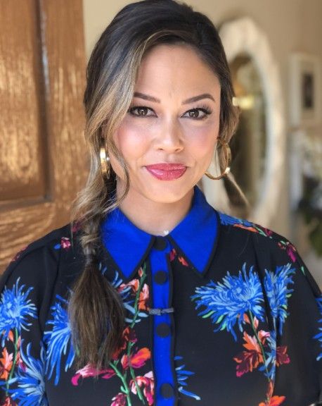 Vanessa Lachey gained popularity for her work as a correspondent on "Entertainment Tonight" (2005–2015) and as the host of MTV's "Total Request Live" (2003–2007). Also, she is an American actress, beauty pageant titleholder, and fashion model. Vanessa Lachey Hair, Vanessa Lachey, Nick Lachey, Miss Teen Usa, Disaster Movie, Brian Austin Green, Air Force Aircraft, Teen Usa, Shannen Doherty