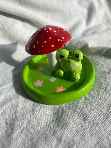 Air Dry Clay Ideas Aesthetic Frog, What To Make Out Of Clay, Mushroom Ceramics, Mushroom Incense Holder, Frog And Mushroom, Easy Clay Sculptures, Leeds England, Clay Plates, England Top