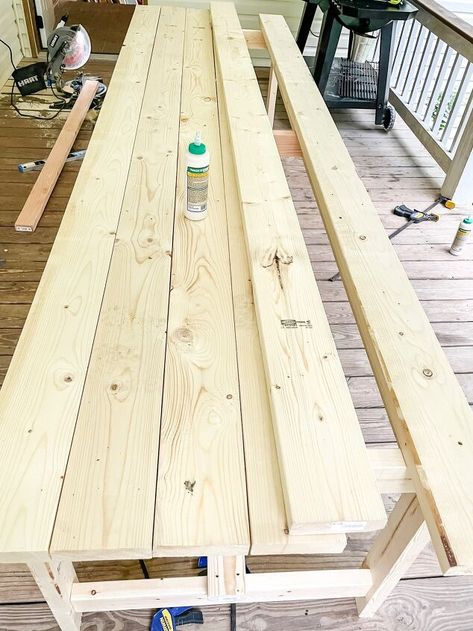 Long Outdoor Table, Outdoor Table And Bench, Backyard Dining Table, Meja Outdoor, Easy Diy Table, Outdoor Dining Table Diy, Outdoor Table Plans, Wooden Outdoor Table, Outdoor Wood Table