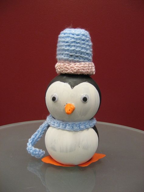 Photo Diy Penguin Crafts, Bottle Snowman, Pom Juice, Snowmen Cards, Pom Wonderful, Bottle Projects, Teen Crafts, Penguin Crafts, Penguin Craft