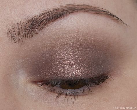 Rose Gold Eyeshadow Looks Step By Step, Taupe Eyeshadow Look, Makeup Texture, Taupe Eyeshadow, Light Palette, Rose Gold Eyeshadow, Gold Smokey Eye, Grey Eyeshadow, Hazel Eye Makeup