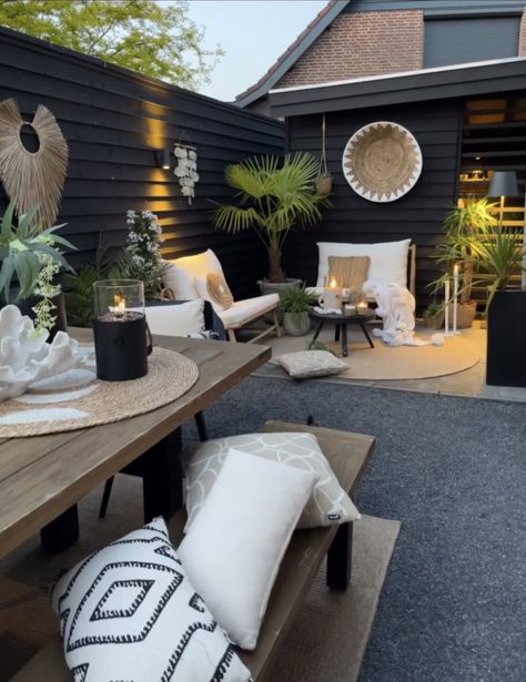 Decking Decoration Ideas, Cosy Backyard, Boho Garden Ideas, Backyard Decorating Ideas, Wood Aesthetic, Diy Outdoor Seating, Deck Privacy, Deck Decor, Pavers Backyard