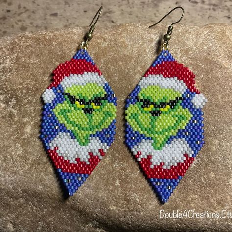 Beaded Earrings Brick Stitch, Christmas Beaded Earrings, Diy Christmas Earrings, Beaded Earrings Native, Holiday Beading, Halloween Beads, Brick Stitch Earrings, Brick Stitch Pattern, Seed Bead Patterns